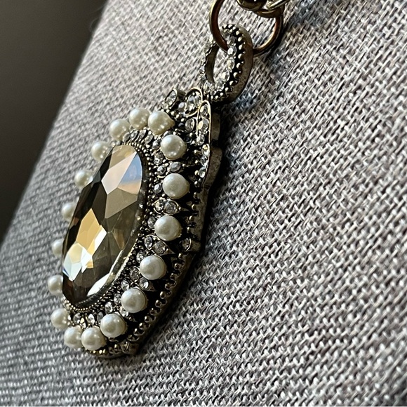 CHARMING CHARLIE | Vintage | Large Rhinestone Pendant Faux Seed Pearls Necklace - Picture 6 of 13